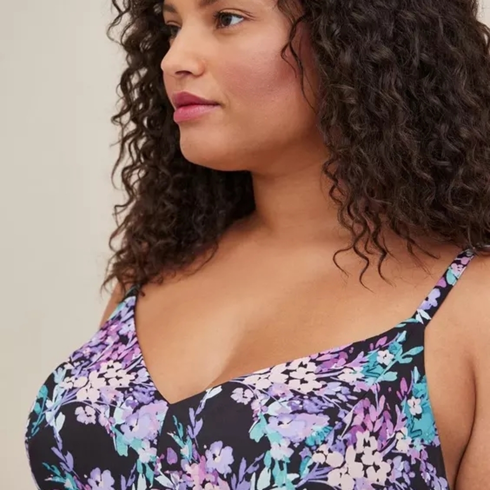 Torrid Floral Peplum Studio Crepe de Chine Top | Sleeveless V-Neck Blouse Size 2 - Picture 6 of 6